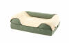 Pluszowy szary i futrzany koc na zielonym łóżku z bolsterem 36
