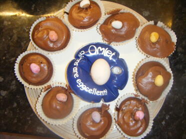 Pierwsze jajko z ciasteczkami wielkanocnymi według przepisu z Omlet news letter