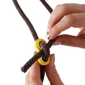 Installing and adjusting a Chicken Swing rope buckle